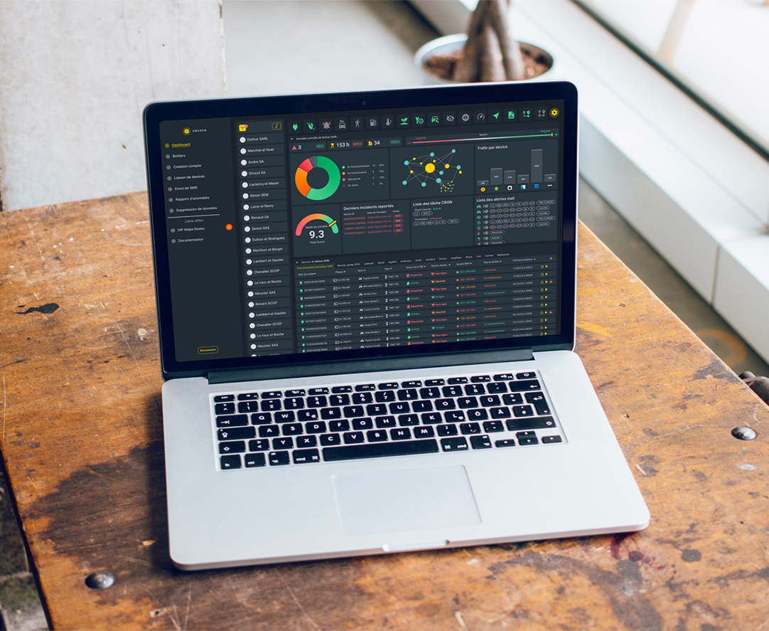 Photographie d'une PC sur lequel tourne le Dashboard support de AWAKEN
